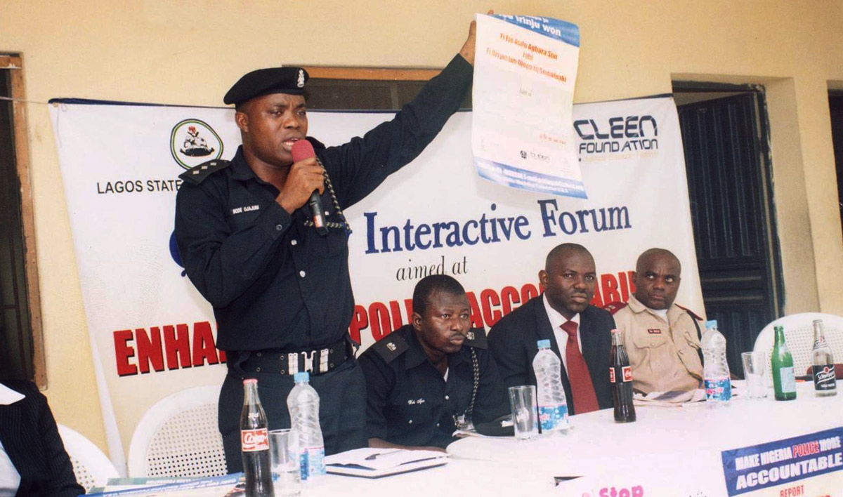 Nigerianpoliceofficerspeakingatforumonpoliceaccountability